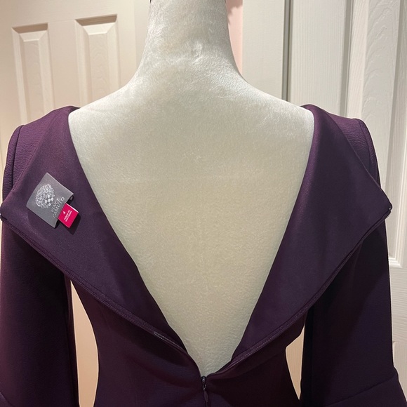 Beautifully lined, split bell sleeve dress - Picture 6 of 6